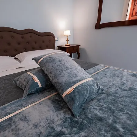 Relais Palazzo Vaglio Bed & Breakfast 4*