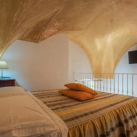 Relais Palazzo Vaglio Bed & Breakfast 3*
