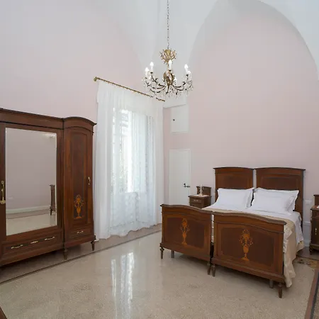 Relais Palazzo Vaglio Bed & Breakfast 3*