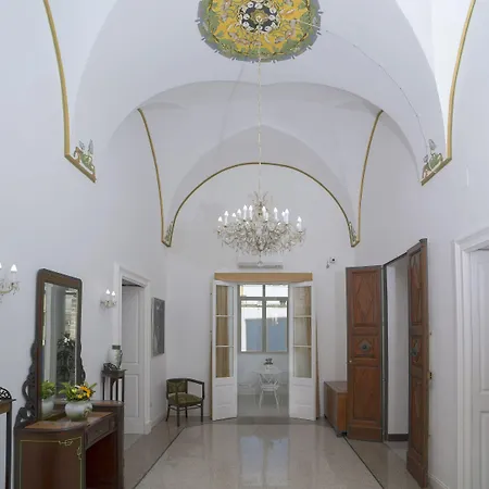 Relais Palazzo Vaglio Bed and Breakfast 4*